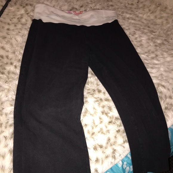 PINK Victoria's Secret Pants - Capri Pink Sweatpants PINK Victoria's Secret Pants - Capri Pink Sweatpants